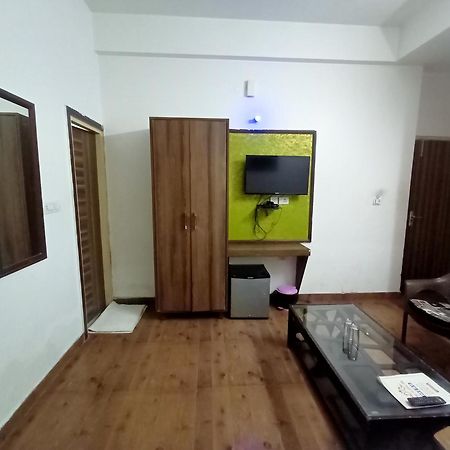 Hotel Global Inn -1 Km From Railway Station - Lift Food And Free Parking 勒克瑙 外观 照片