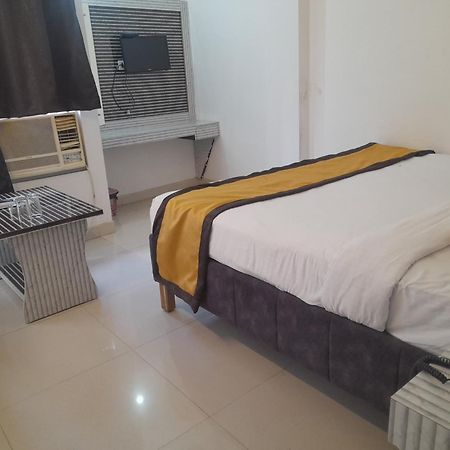 Hotel Global Inn -1 Km From Railway Station - Lift Food And Free Parking 勒克瑙 外观 照片