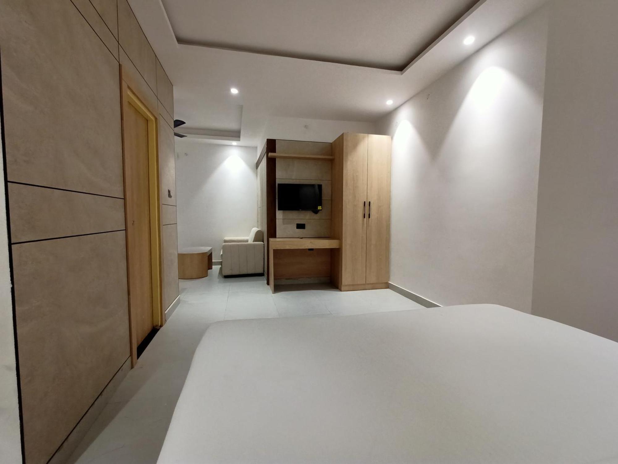 Hotel Global Inn -1 Km From Railway Station - Lift Food And Free Parking 勒克瑙 外观 照片
