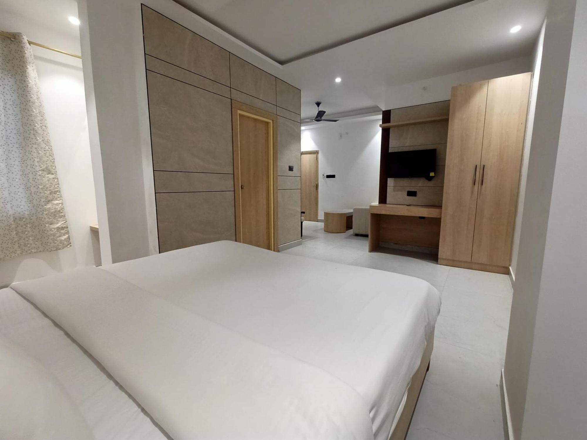 Hotel Global Inn -1 Km From Railway Station - Lift Food And Free Parking 勒克瑙 外观 照片