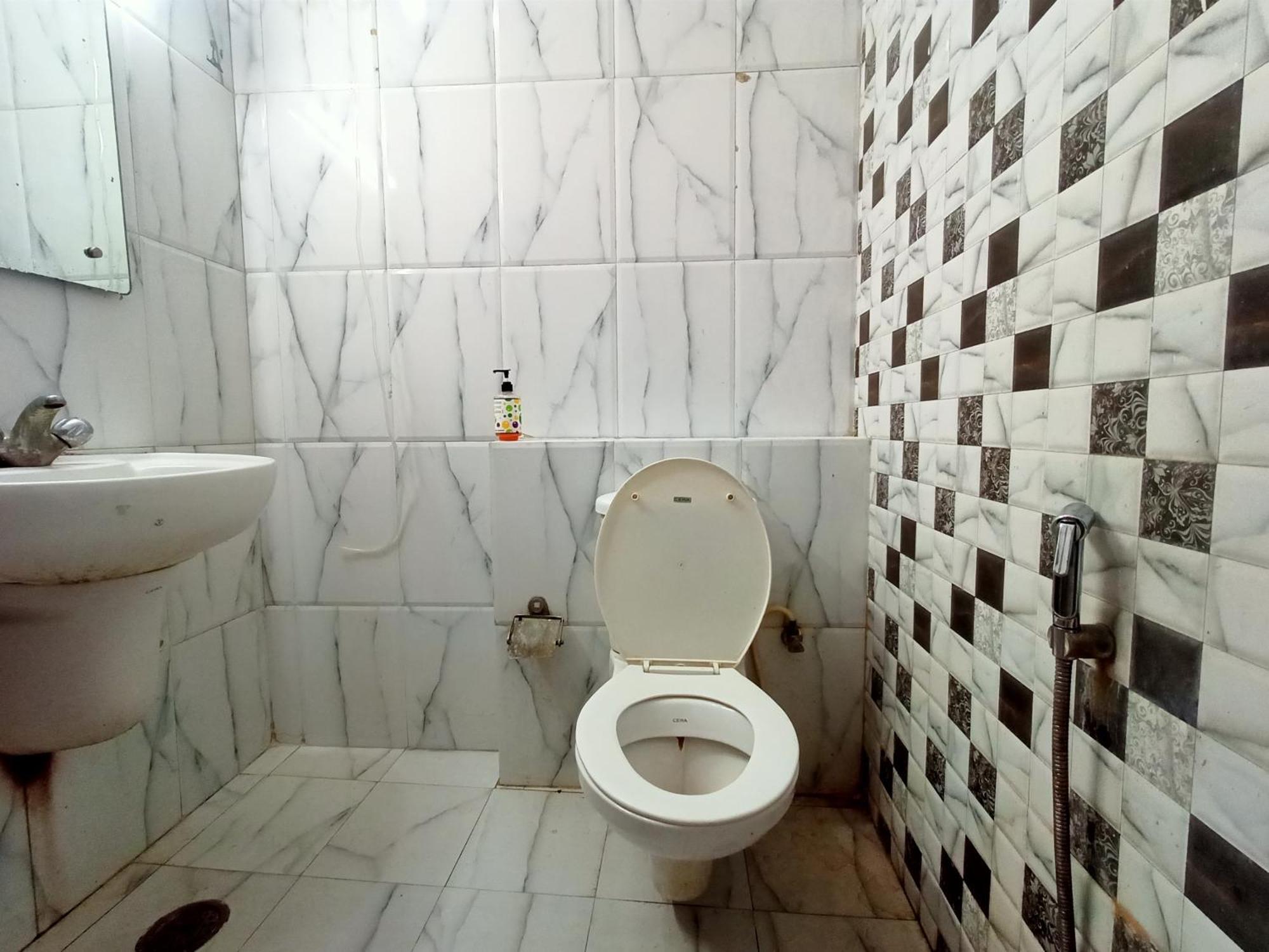 Hotel Global Inn -1 Km From Railway Station - Lift Food And Free Parking 勒克瑙 外观 照片