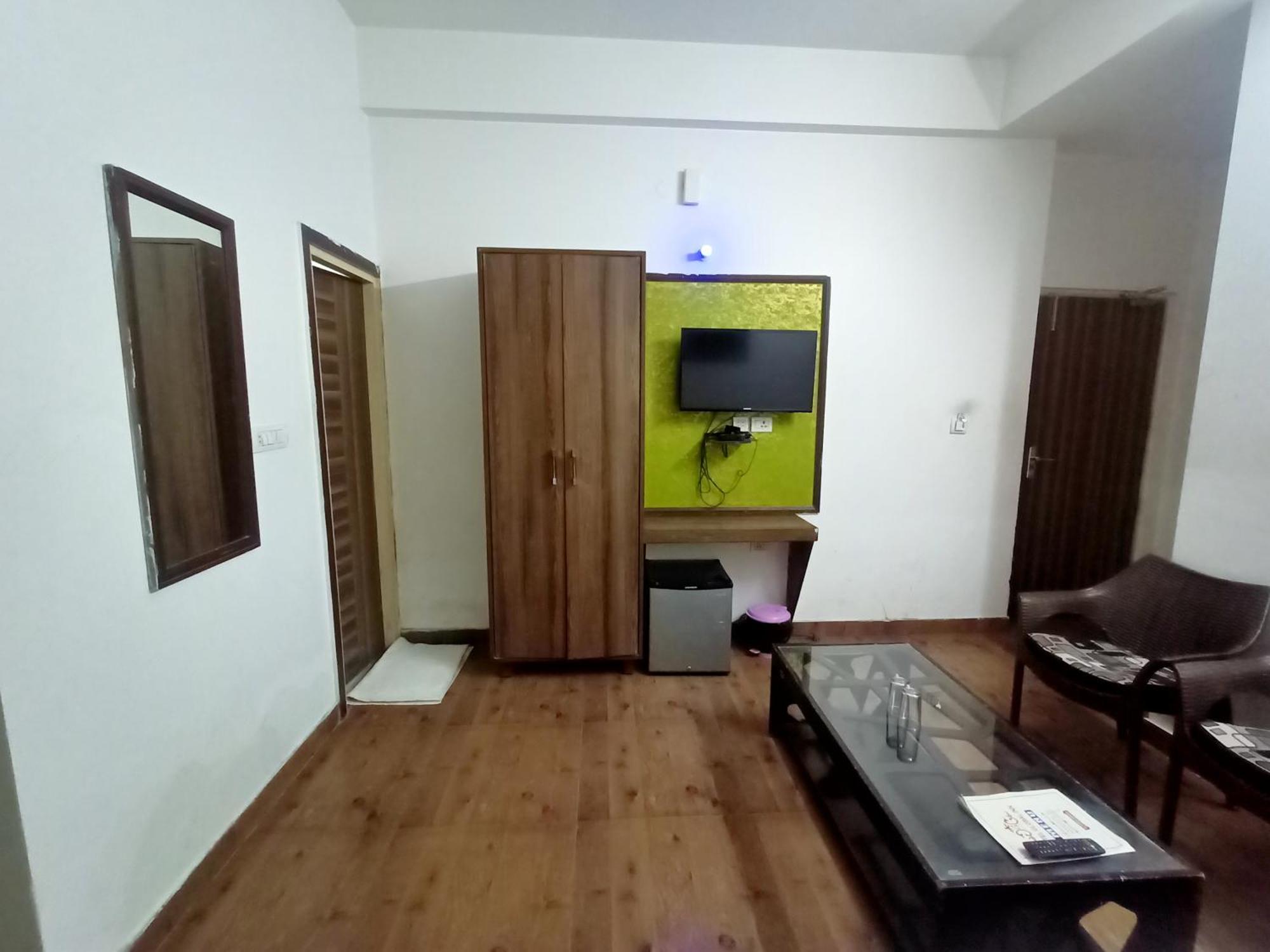 Hotel Global Inn -1 Km From Railway Station - Lift Food And Free Parking 勒克瑙 外观 照片