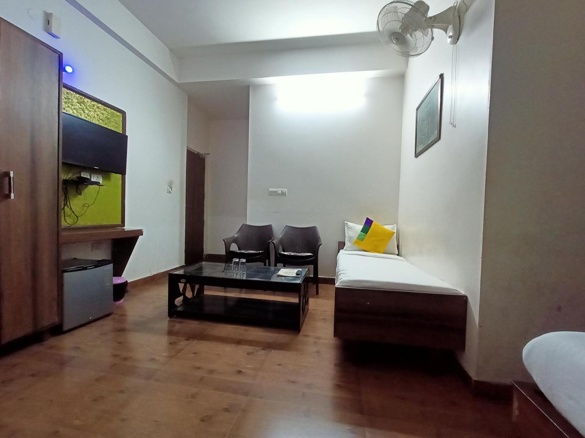 Hotel Global Inn -1 Km From Railway Station - Lift Food And Free Parking 勒克瑙 外观 照片