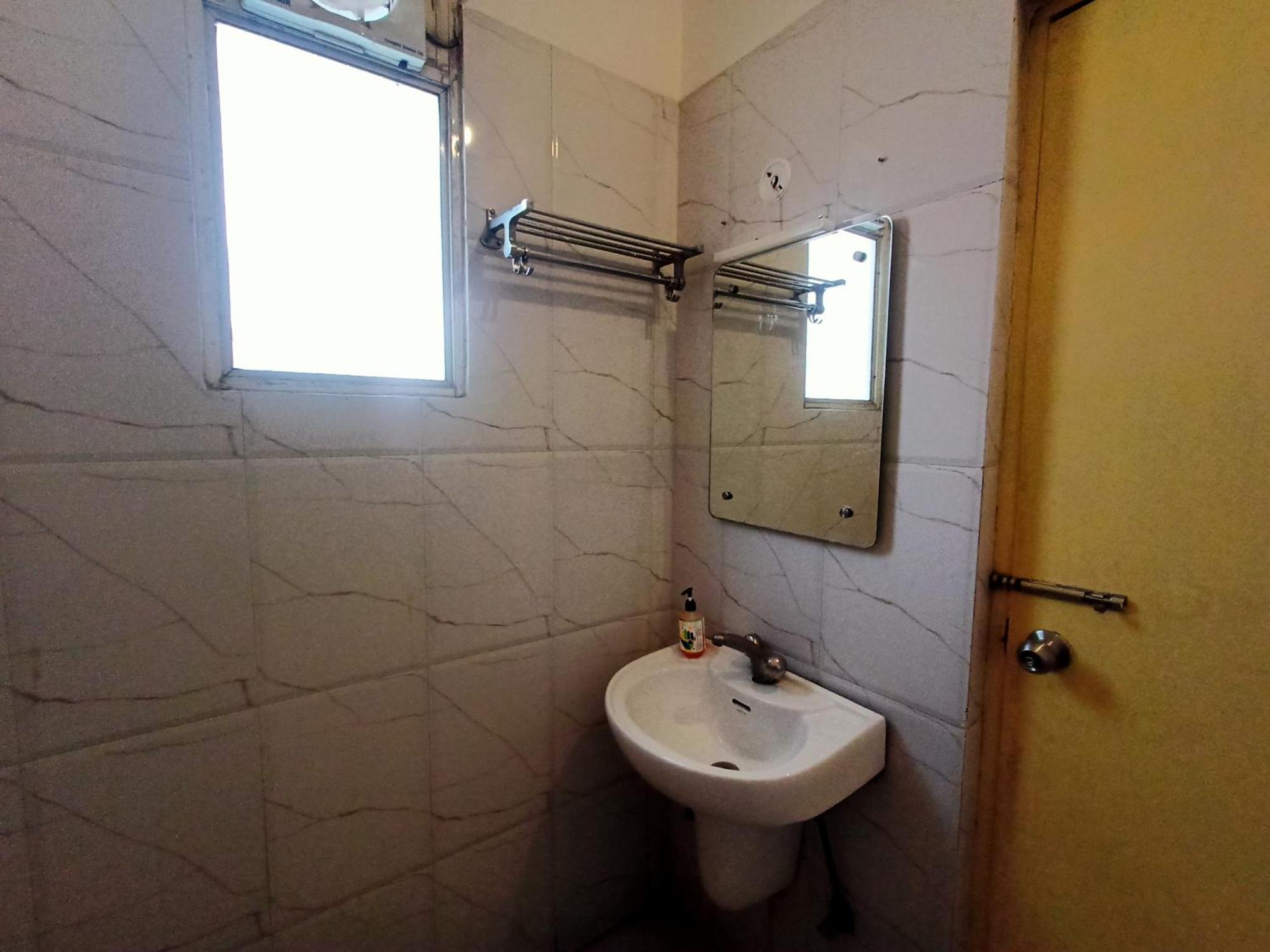 Hotel Global Inn -1 Km From Railway Station - Lift Food And Free Parking 勒克瑙 外观 照片