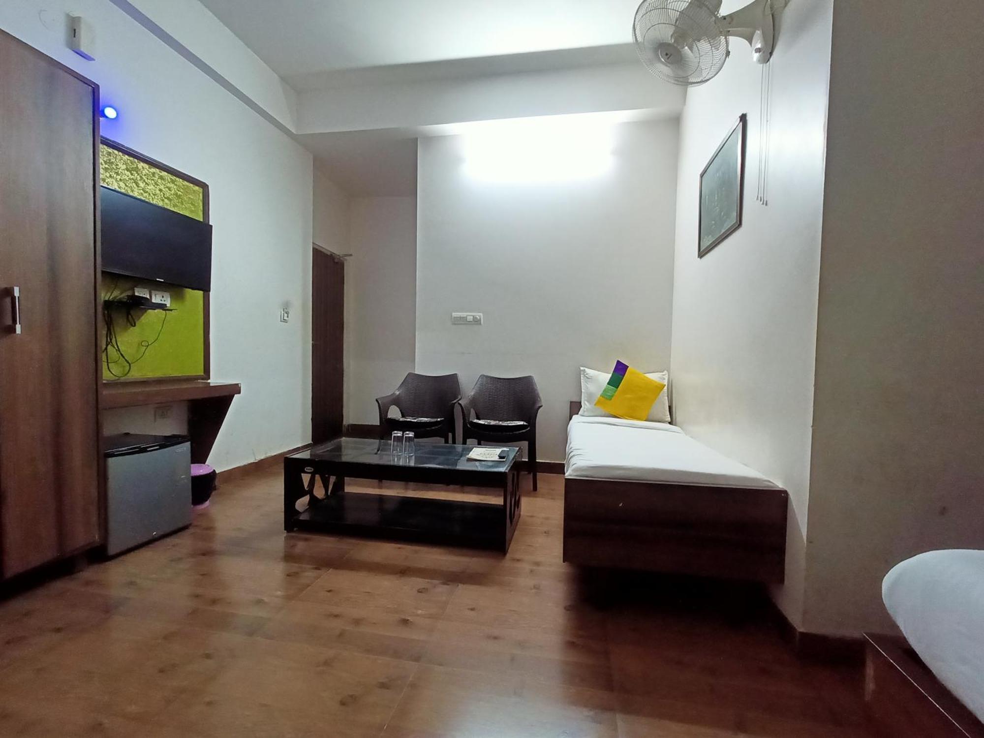 Hotel Global Inn -1 Km From Railway Station - Lift Food And Free Parking 勒克瑙 外观 照片