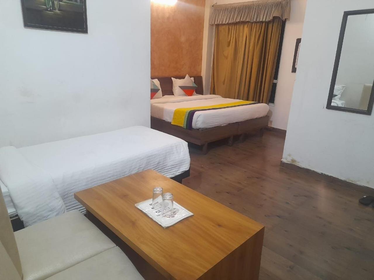 Hotel Global Inn -1 Km From Railway Station - Lift Food And Free Parking 勒克瑙 客房 照片