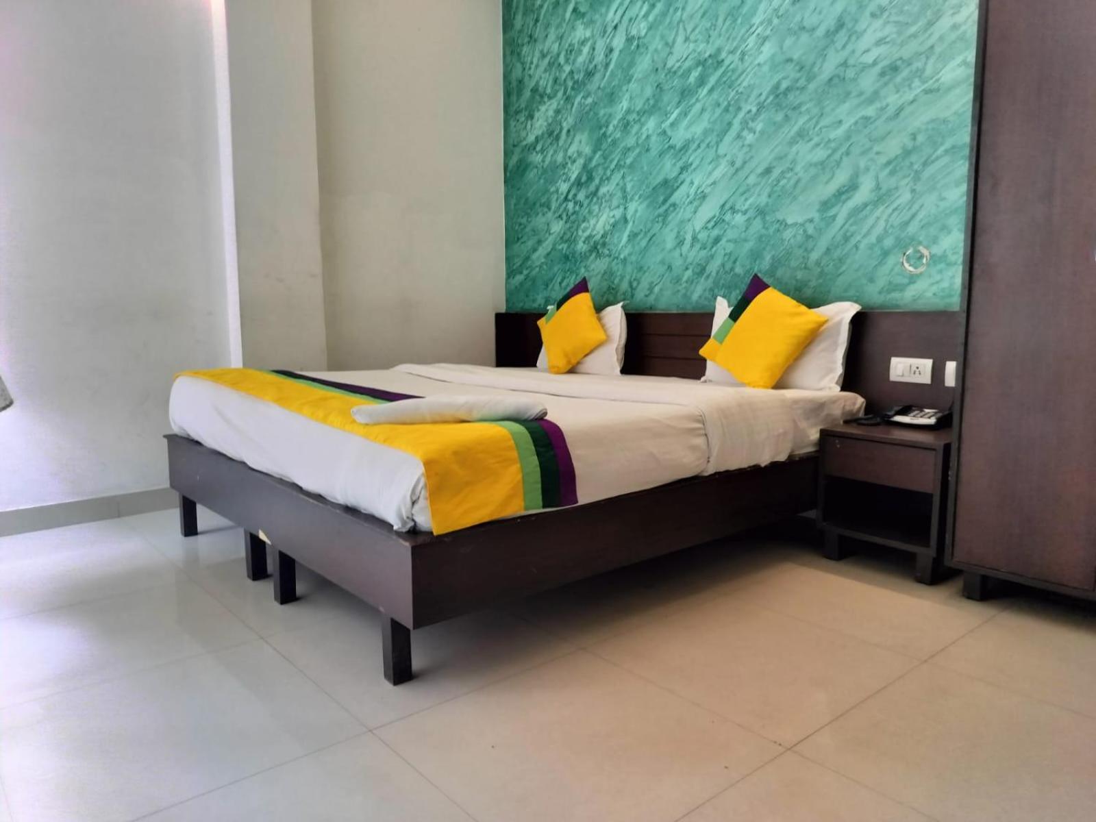 Hotel Global Inn -1 Km From Railway Station - Lift Food And Free Parking 勒克瑙 客房 照片