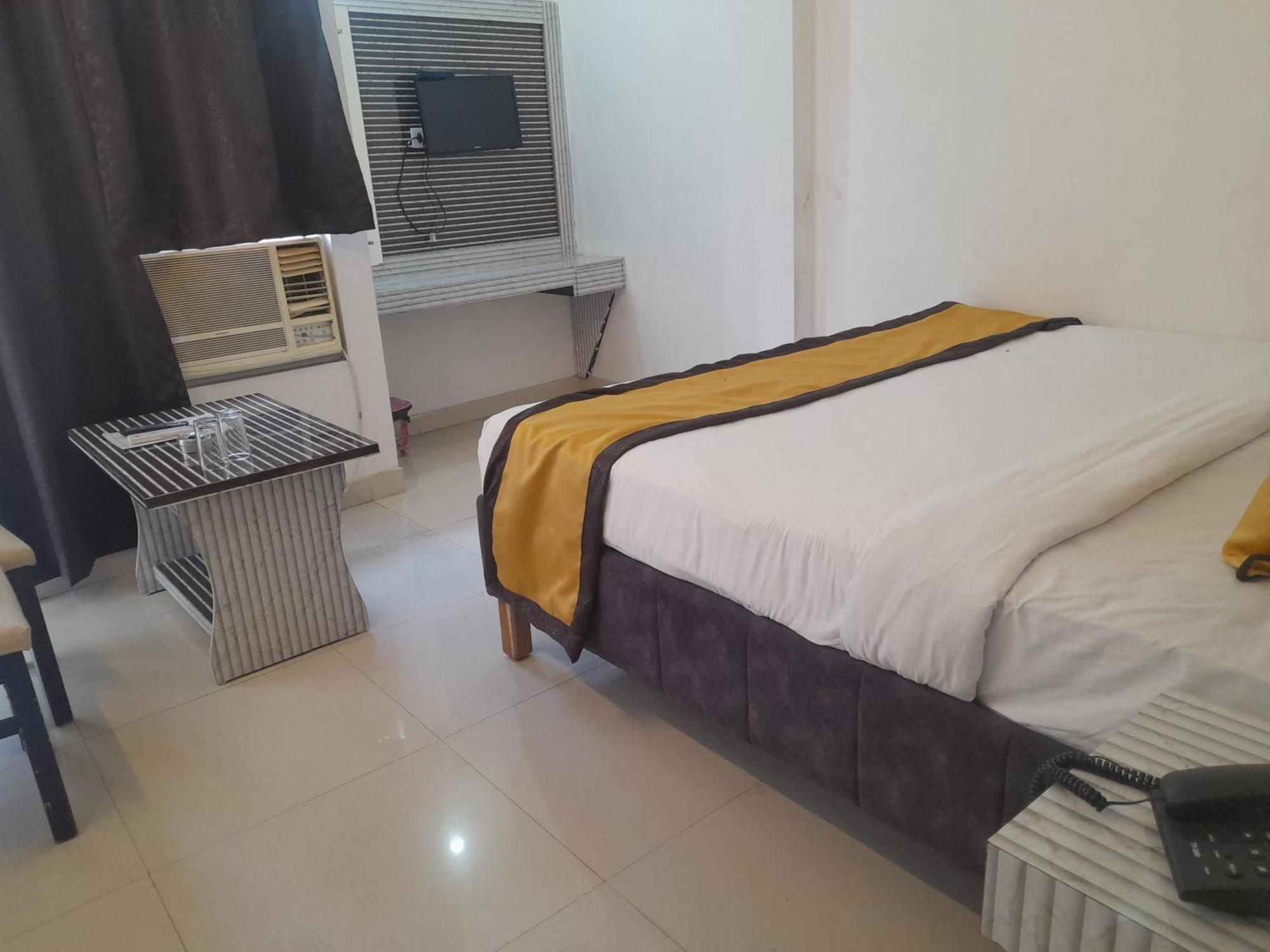 Hotel Global Inn -1 Km From Railway Station - Lift Food And Free Parking 勒克瑙 外观 照片