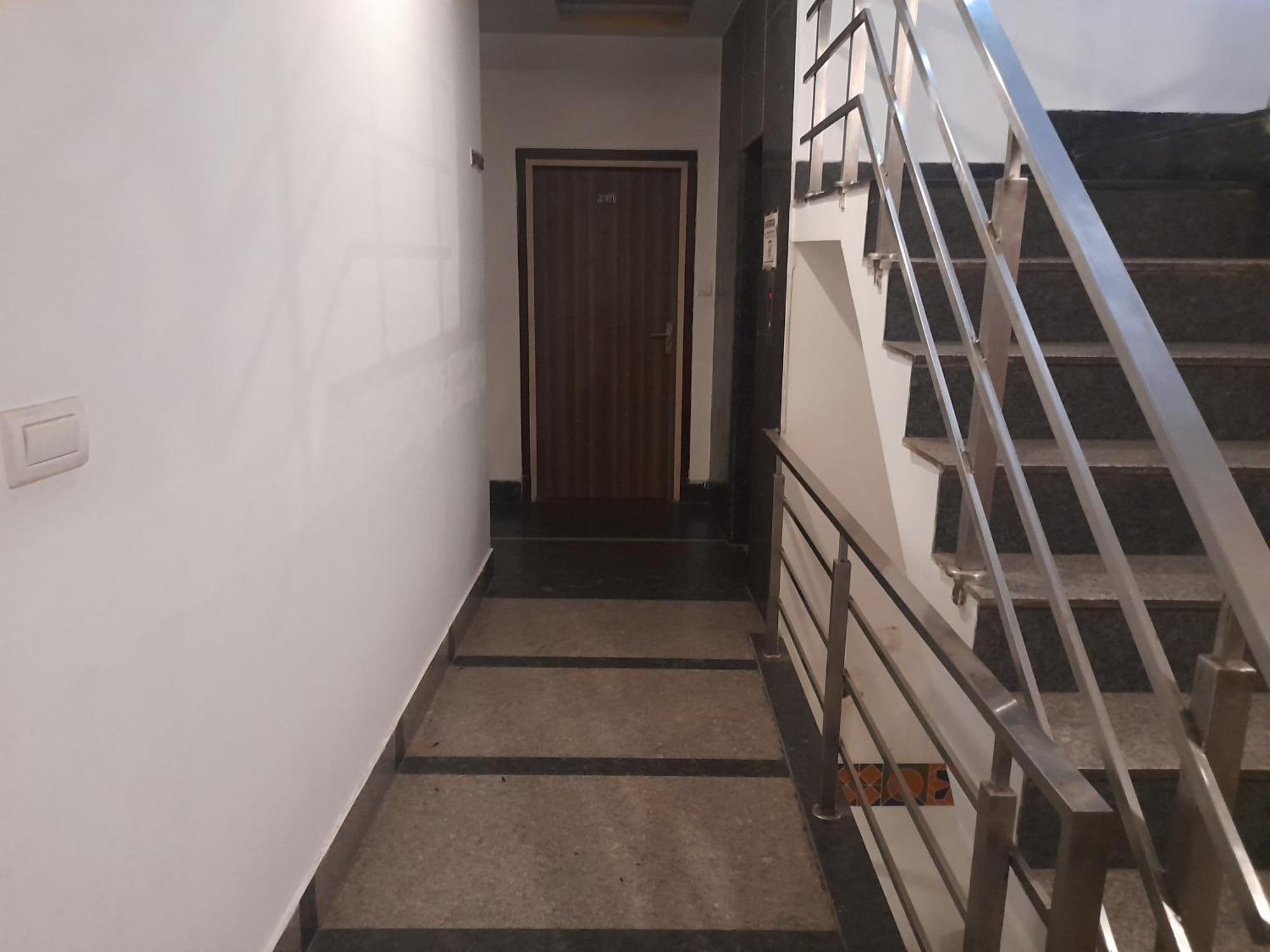 Hotel Global Inn -1 Km From Railway Station - Lift Food And Free Parking 勒克瑙 外观 照片