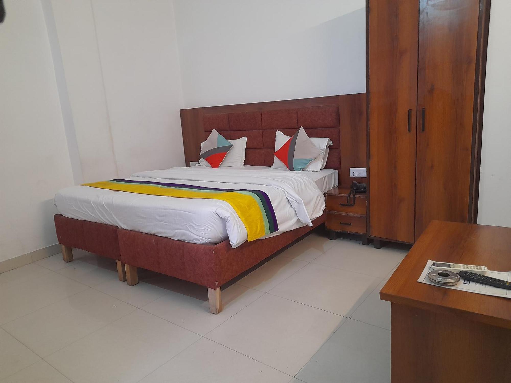 Hotel Global Inn -1 Km From Railway Station - Lift Food And Free Parking 勒克瑙 外观 照片