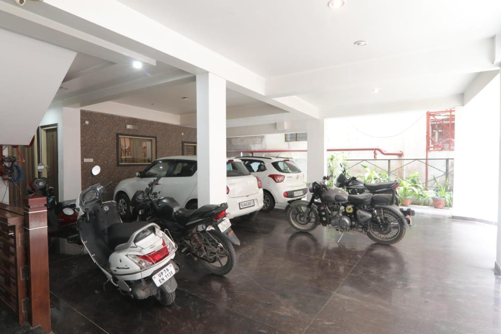 Hotel Global Inn -1 Km From Railway Station - Lift Food And Free Parking 勒克瑙 外观 照片