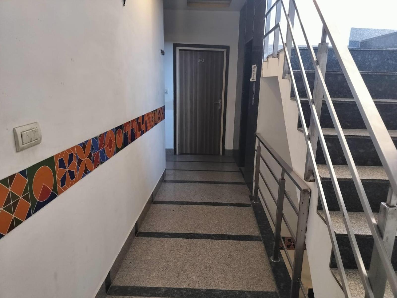 Hotel Global Inn -1 Km From Railway Station - Lift Food And Free Parking 勒克瑙 外观 照片